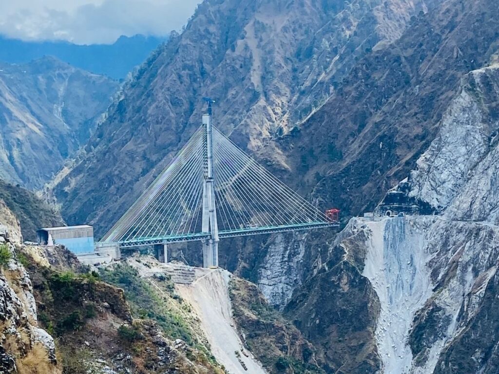 अंजी खड्ड में देश का पहला केबल ब्रिज
