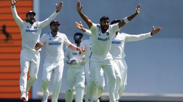 India Vs Australia: Jasprit Bumbrah छोड़ा स्टेडियम Kohli बने कप्तान