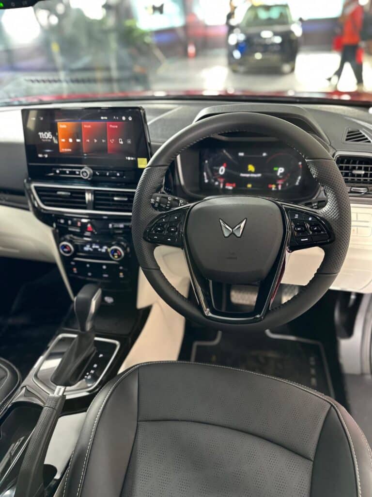Mahindra XUV3XO REVX