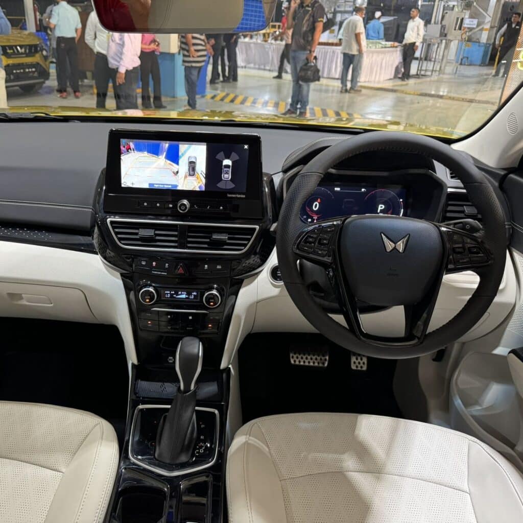 Mahindra XUV3XO AX5