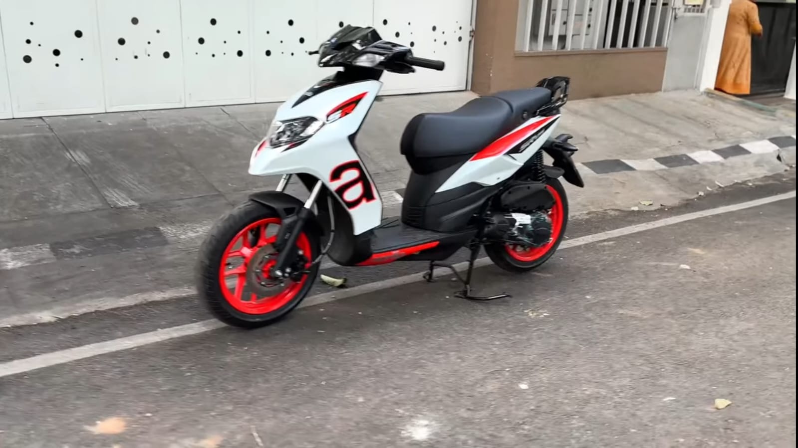 Aprilia SR 175 with TFT Display, Bluetooth & Dual O2 Sensors – Game Changer?